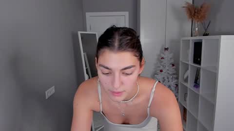  LYNN  online show from 6, 1, 2025