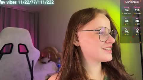 Snapshot of lynne_dawson chatting on 11, 10, 2025 lynne_dawson online show from 11, 10, 2025