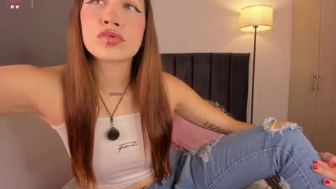 Snapshot of lynnsam_ chatting on 12, 10, 2025 lynnsam_ online show from 12, 10, 2025