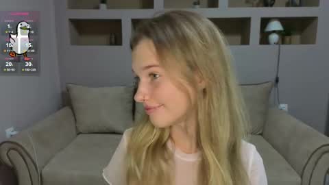 Snapshot of lynntiny chatting on 10, 9, 2025 Lynn online show from 10, 9, 2025