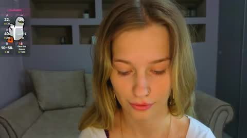 Snapshot of lynntiny chatting on 27, 9, 2025 Lynn online show from 27, 9, 2025