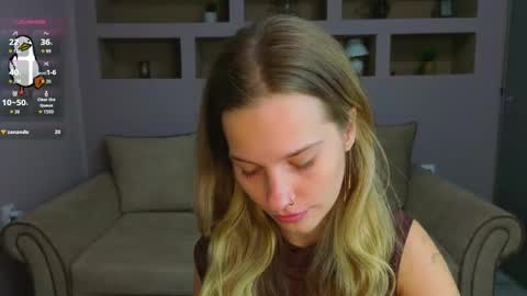 Snapshot of lynntiny chatting on 30, 9, 2025 Lynn online show from 30, 9, 2025