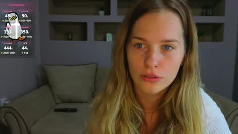 Snapshot of lynntiny chatting on 19, 10, 2025 Lynn online show from 19, 10, 2025