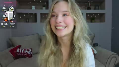 Snapshot of lynntiny chatting on 25, 11, 2025 Lynn online show from 25, 11, 2025