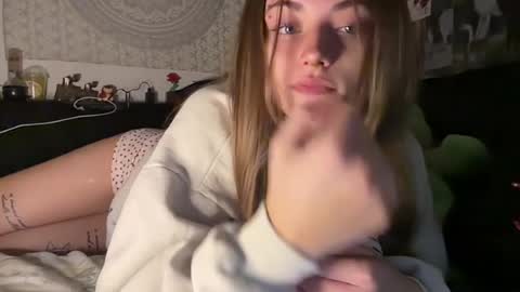 lynnxadams online show from 23, 7, 2026
