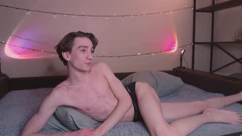 Snapshot of lyonfilm chatting on 30, 10, 2025 KennyEliot online show from 30, 10, 2025