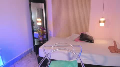 lyrafrost5 online show from 10, 3, 2026