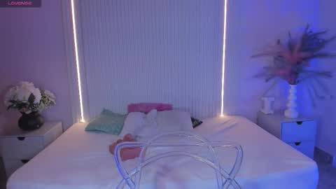 lyrafrost5 online show from 12, 3, 2026