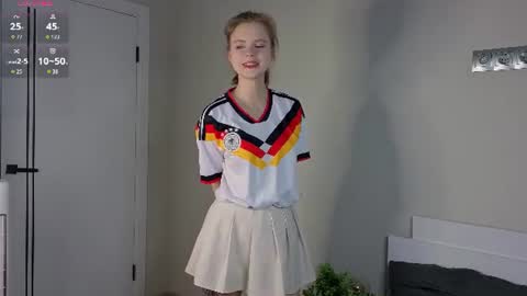 Snapshot of lyucy chatting on 19, 6, 2026 Julie online show from 19, 6, 2026