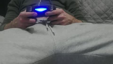 m4dh4tter24 online show from 8, 12, 2024