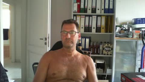 Snapshot of macfly67 chatting on 12, 6, 2026 macfly67 online show from 12, 6, 2026