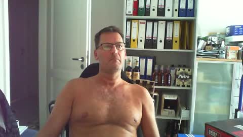 Snapshot of macfly67 chatting on 17, 6, 2026 macfly67 online show from 17, 6, 2026