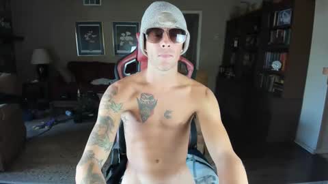Snapshot of machinecumkelly69 chatting on 12, 11, 2025 machinecumkelly69 online show from 12, 11, 2025