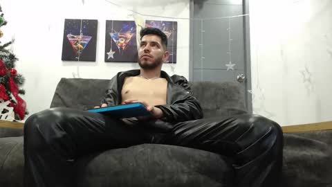 instagram mackdanielsx online show from 17, 12, 2025