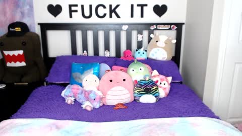 Mackenzie Wolfe online show from 4, 1, 2025