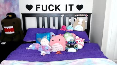 Mackenzie Wolfe online show from 25, 2, 2025