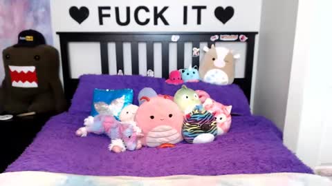 Mackenzie Wolfe online show from 12, 9, 2025