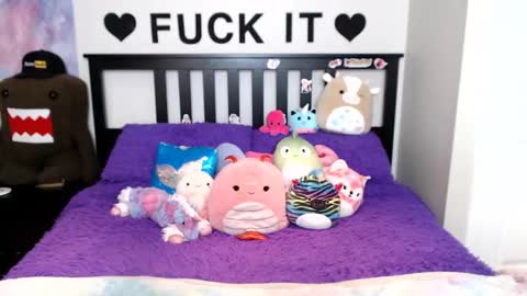 Mackenzie Wolfe online show from 13, 9, 2025