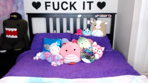 Mackenzie Wolfe online show from 2, 10, 2025