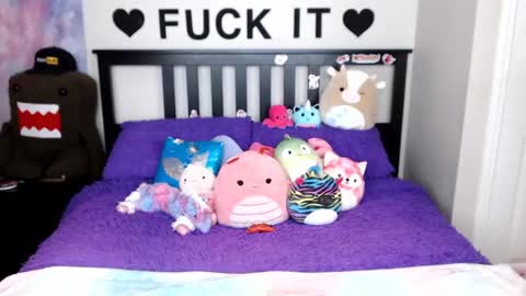 Mackenzie Wolfe online show from 4, 10, 2025