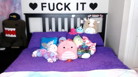 Mackenzie Wolfe online show from 12, 10, 2025