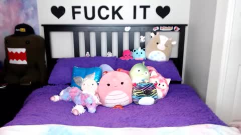 Mackenzie Wolfe online show from 19, 12, 2025