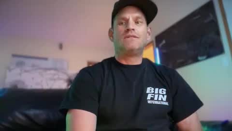 Snapshot of mackincaliallday chatting on 25, 10, 2025 MackinCaliAllDay online show from 25, 10, 2025