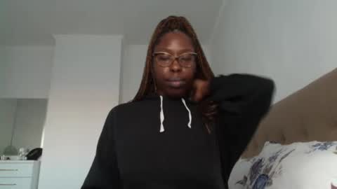 Snapshot of madamindigo chatting on 21, 12, 2024 YourMadamIndigo online show from 21, 12, 2024