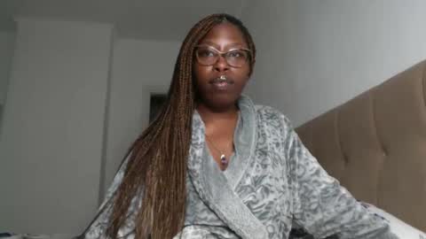 Snapshot of madamindigo chatting on 1, 2, 2025 YourMadamIndigo online show from 1, 2, 2025