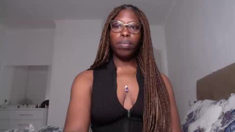 Snapshot of madamindigo chatting on 17, 2, 2025 YourMadamIndigo online show from 17, 2, 2025