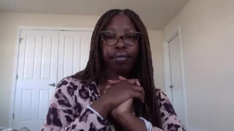 Snapshot of madamindigo chatting on 12, 3, 2025 YourMadamIndigo online show from 12, 3, 2025