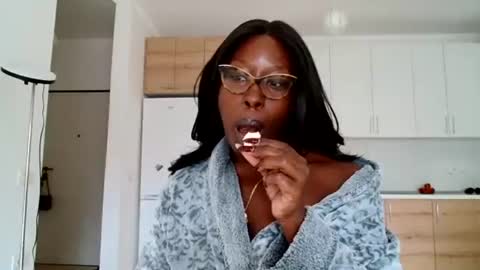 Snapshot of madamindigo chatting on 10, 9, 2025 YourMadamIndigo online show from 10, 9, 2025