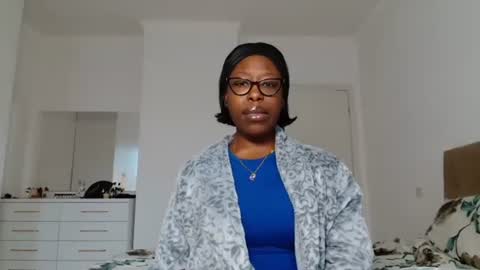 Snapshot of madamindigo chatting on 18, 12, 2025 YourMadamIndigo online show from 18, 12, 2025