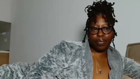 Snapshot of madamindigo chatting on 8, 1, 2026 YourMadamIndigo online show from 8, 1, 2026