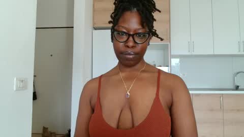 Snapshot of madamindigo chatting on 16, 1, 2026 YourMadamIndigo online show from 16, 1, 2026