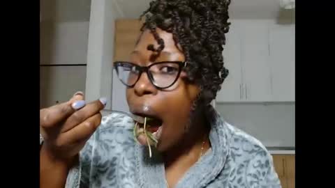 Snapshot of madamindigo chatting on 3, 2, 2026 YourMadamIndigo online show from 3, 2, 2026