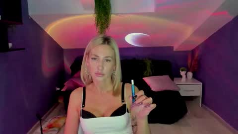 Snapshot of madammilly chatting on 29, 9, 2025 Evelyn online show from 29, 9, 2025