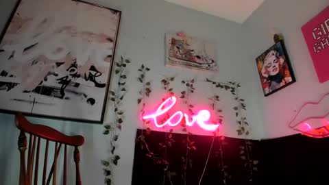 Maddi Avalon online show from 24, 2, 2025