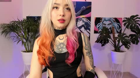 maddy_uwu online show from 16, 12, 2024