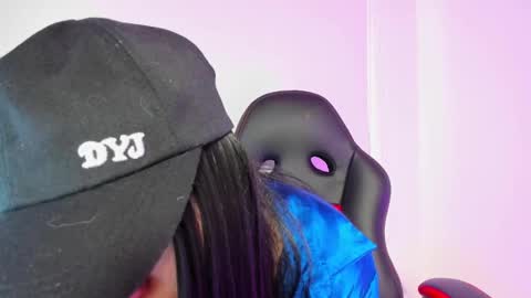 Madelaine  online show from 10, 12, 2024