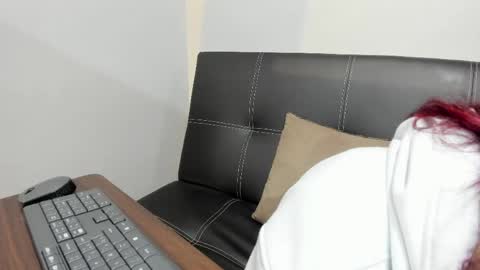 Snapshot of madelaine_blosson chatting on 25, 5, 2026 Madelaine online show from 25, 5, 2026