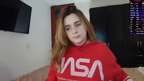 Snapshot of madelamee chatting on 14, 2, 2025 madelamee online show from 14, 2, 2025