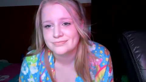Madi Moon online show from 25, 2, 2025