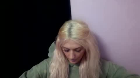 madeline online show from 30, 11, 2025