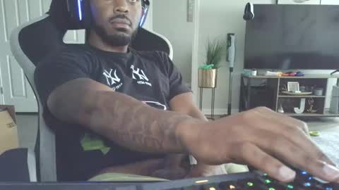 madevonte online show from 2, 4, 2026