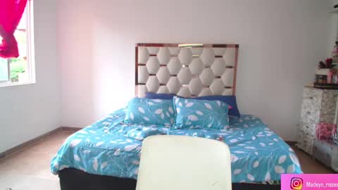 Snapshot of madeyn_roses chatting on 11, 9, 2025 madelyn roses online show from 11, 9, 2025