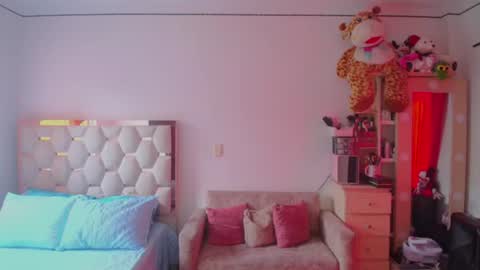 Snapshot of madeyn_roses chatting on 1, 8, 2026 madelyn roses online show from 1, 8, 2026