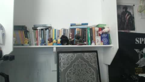 Snapshot of madfeather chatting on 27, 10, 2025 Letty online show from 27, 10, 2025