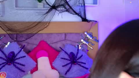    online show from 20, 10, 2025