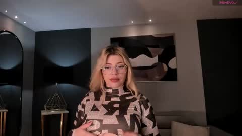 Snapshot of madisonkane chatting on 12, 11, 2025 Madison Kane online show from 12, 11, 2025